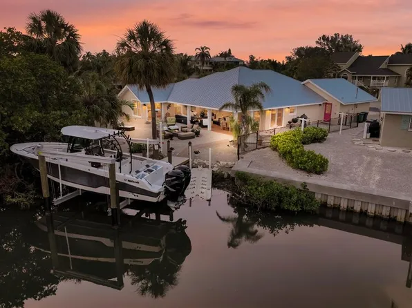 230 Lakeview Dr, Anna Maria, FL 34216