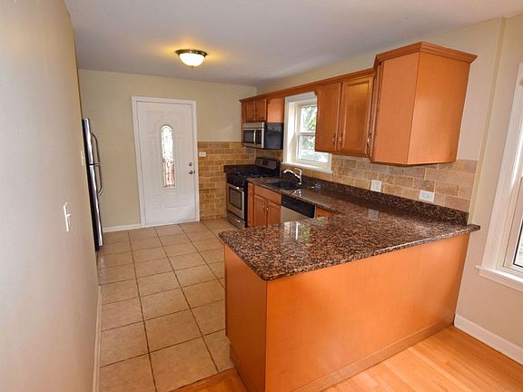5th image of 3221 N Olcott Ave