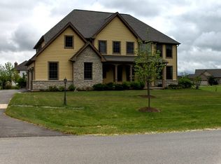 6140 Stonecastle Ln, Crystal Lake, IL 60014