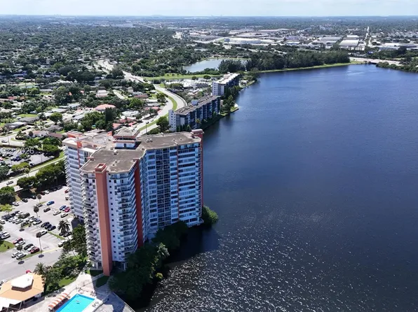 1301 Miami Gardens Dr #824W, Miami, FL 33179