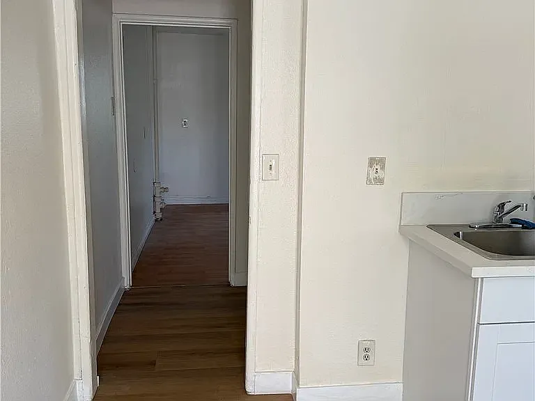 1 bed, 500 sqft, $1,700 — Photo 2