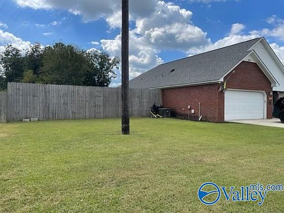 3rd image of 3909 Boxwood Ln SW