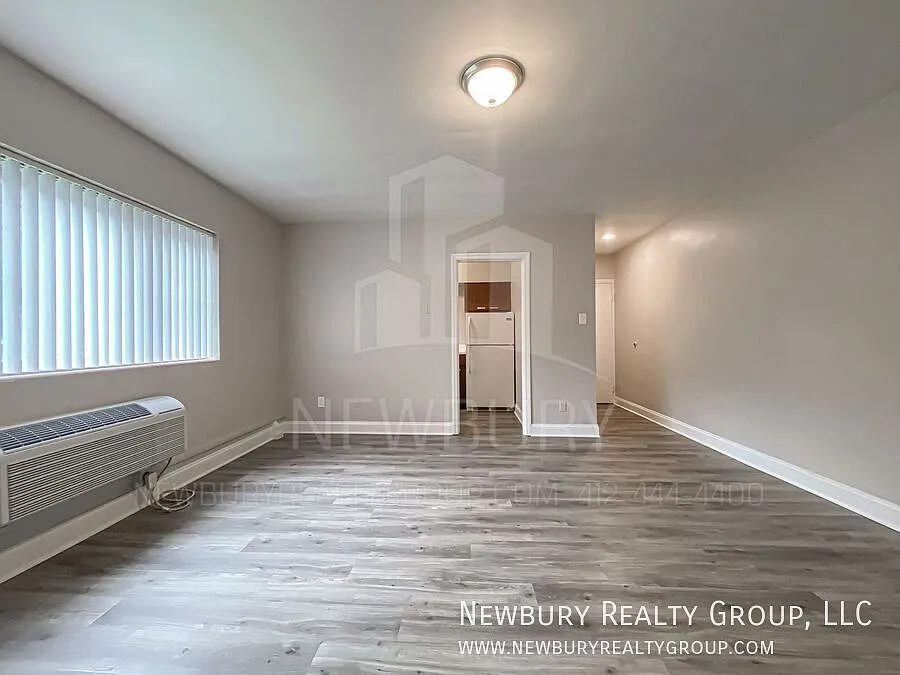 Discover Urban Tranquility: Luxurious One-Bedroom Apartments in Port Vue Await You! — Photo 3