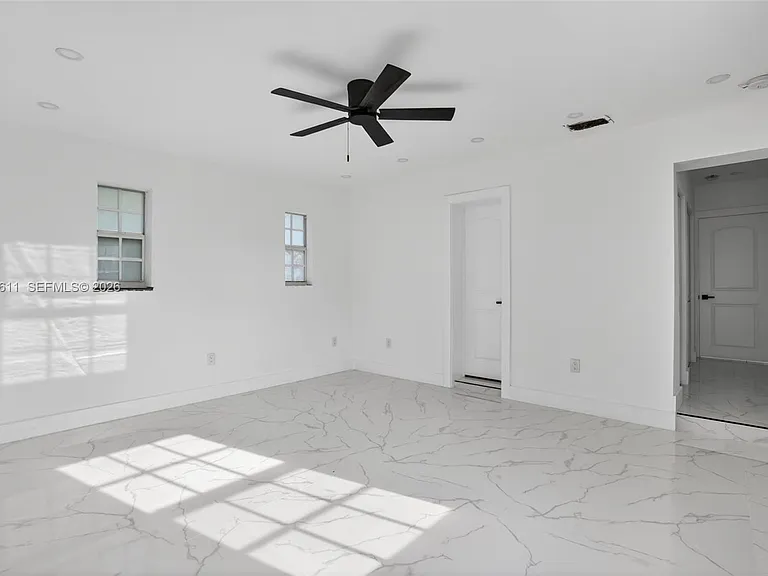 1920 SW 67th Ave — Photo 32