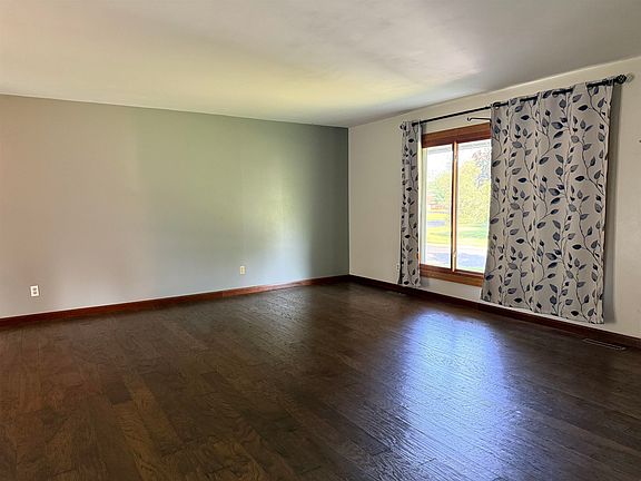 2nd image of 925 Ingalls Rd