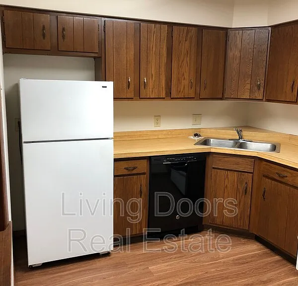 1935 N Lincoln Ave #104 — Photo 2