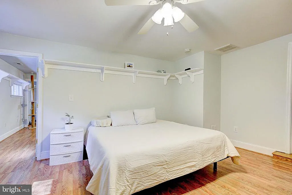 1 bed, 1.0 bath, 900 sqft, $1,395 — Photo 2