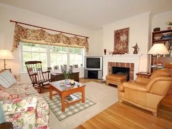 41 Grassy Hill Rd, Farmington, CT 06032