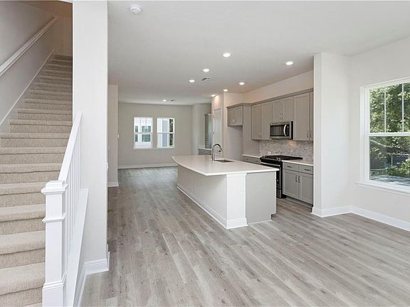 4th image of 2602 W Cleveland St #6