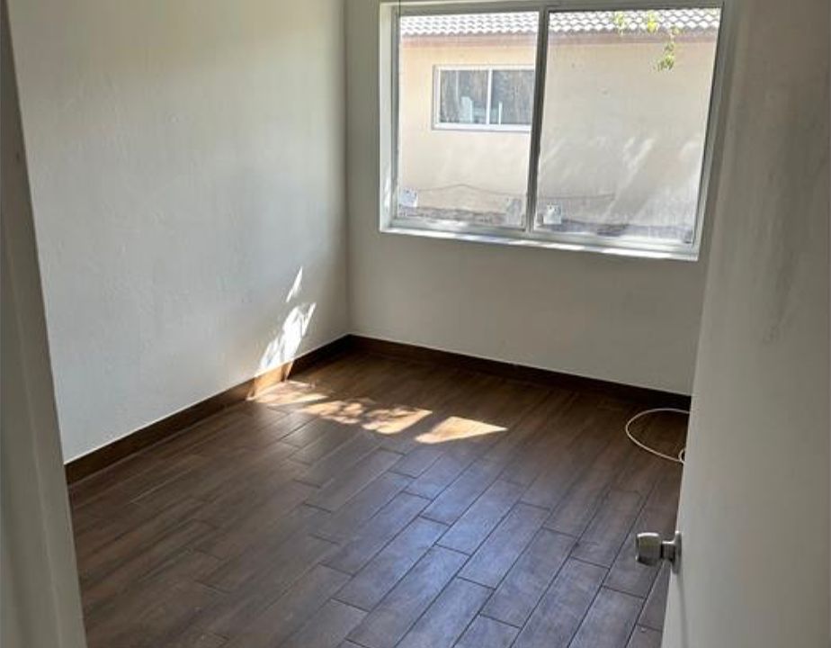 1st image of 904 NE 12th Ave #1