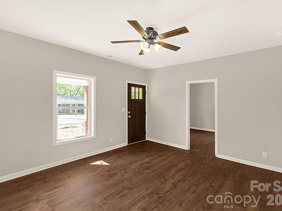 4th image of 119 Washington St