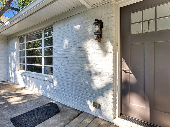 2nd image of 959 Conroy Rd