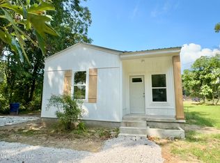 170 Jarrott St, Holly Springs, MS 38635