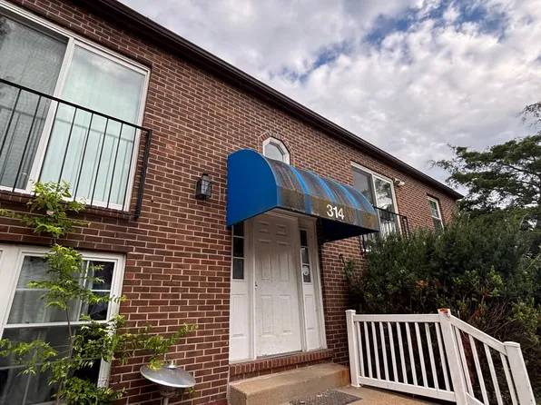 314 Mount Everest Dr APT A, Fenton, MO 63026