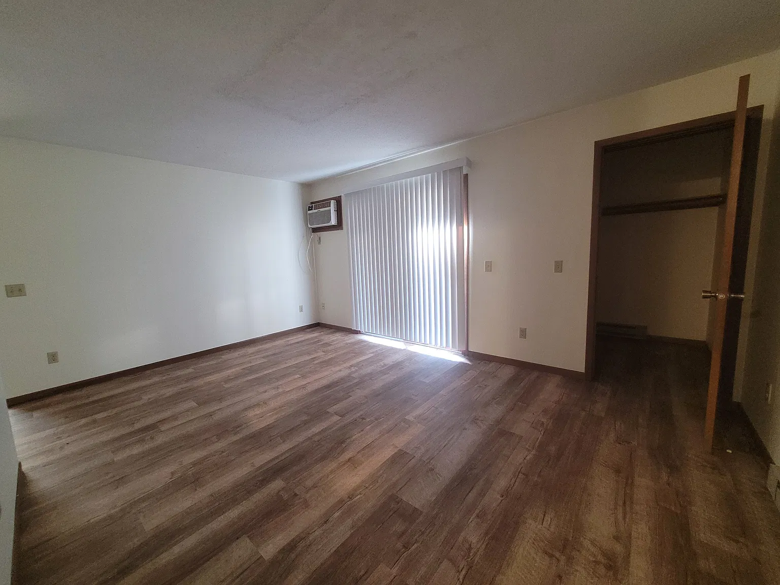702 Dutchman Drive - 6 — Photo 2