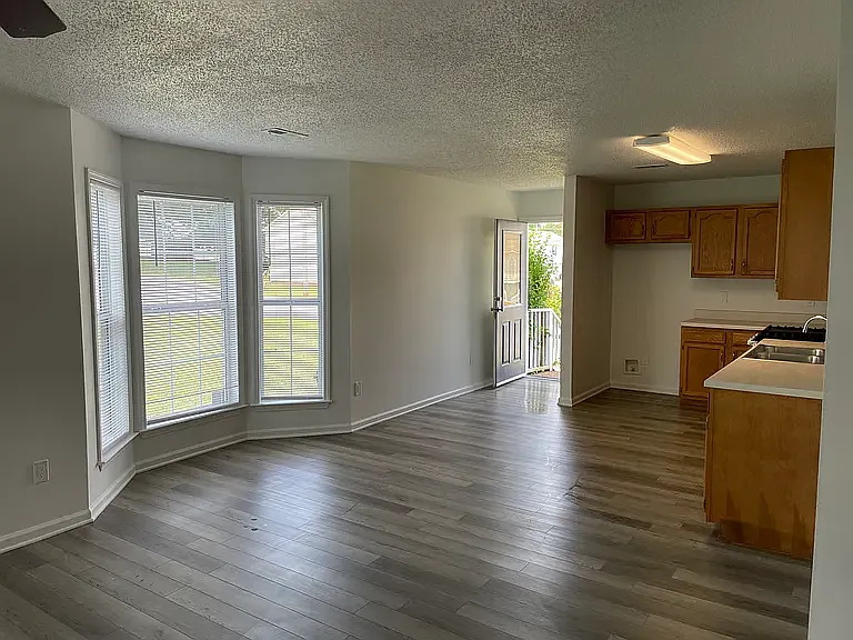 1000 Cody Dr — Photo 1
