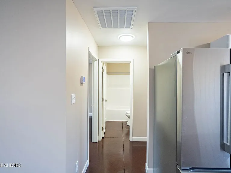 106 E Maire Ave — Photo 13