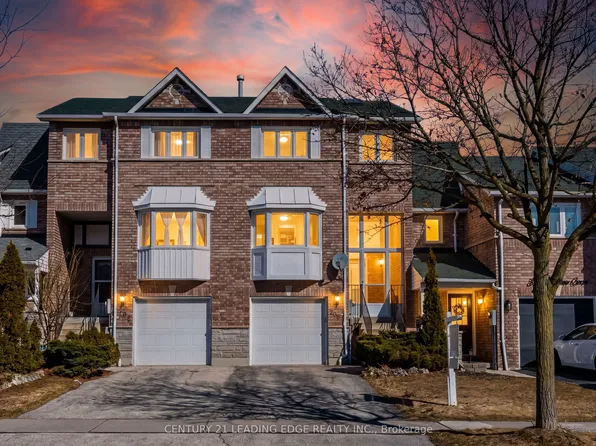 308 Sparrow Cir, Pickering, ON L1V 6Y3