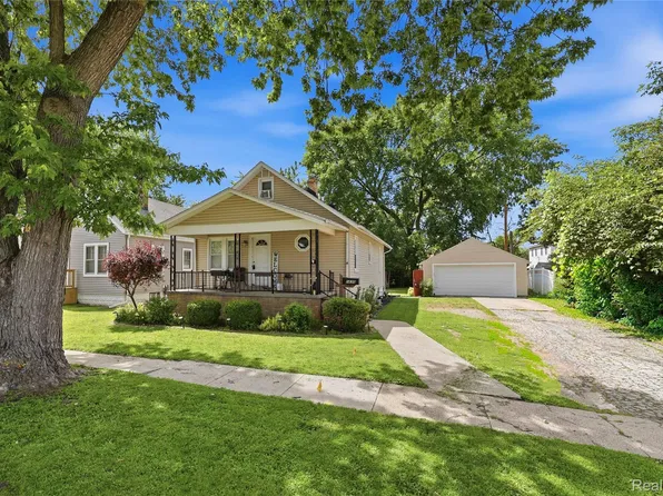 1630 Gordon St, Port Huron, MI 48060