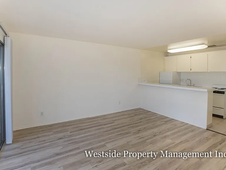 5751 Camellia Ave. — Photo 12