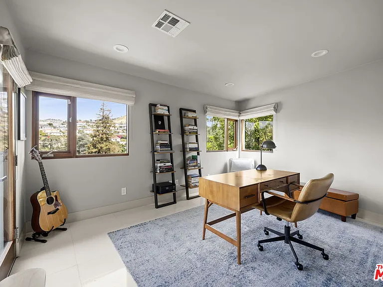 2035 De Mille Dr — Photo 24