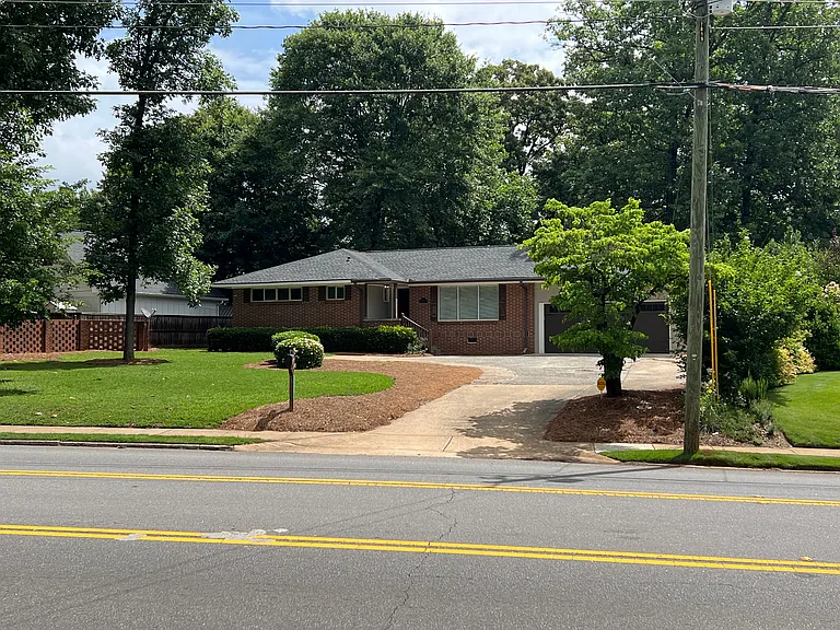 1485 S Milledge Ave — Photo 2