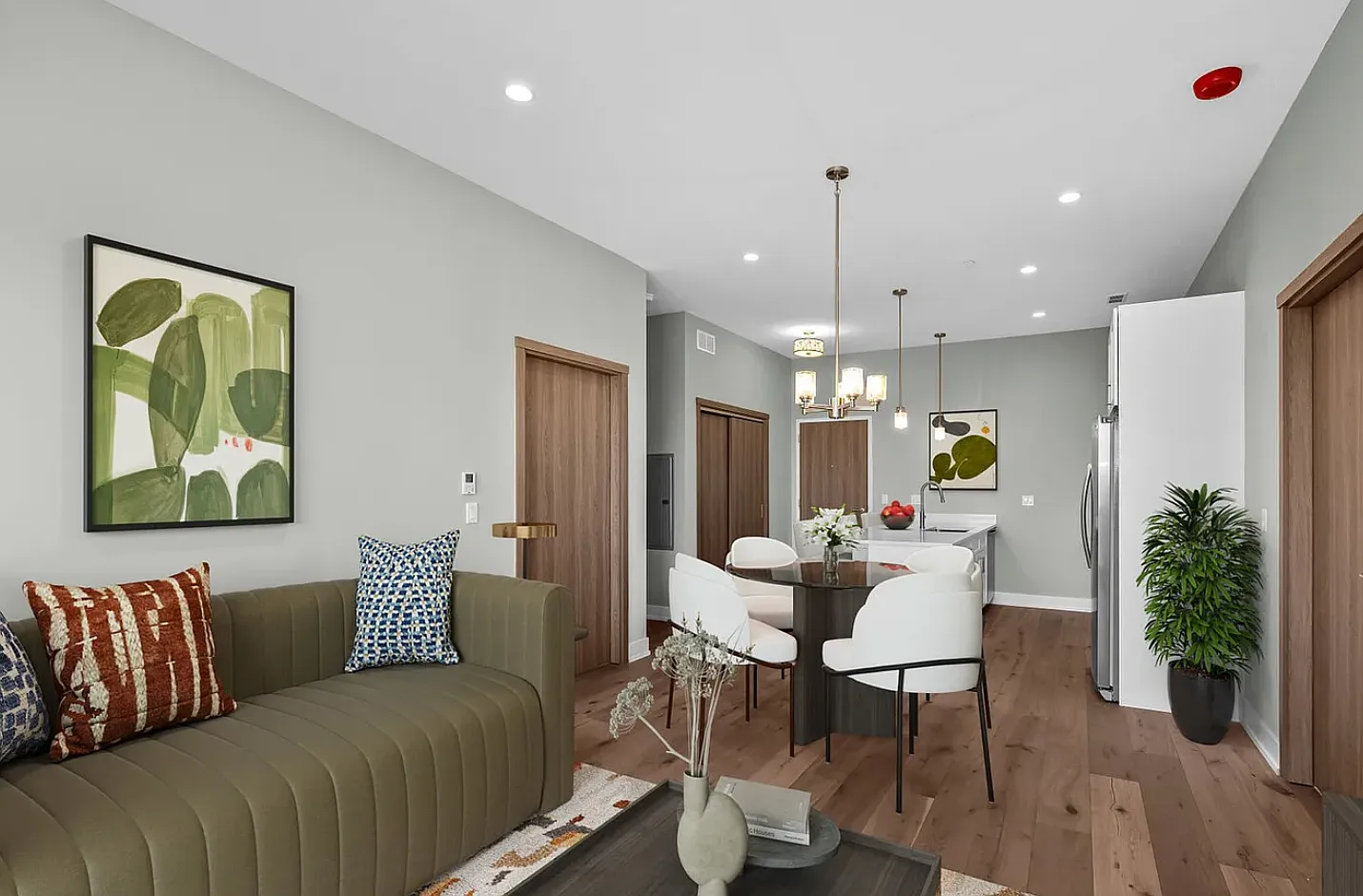 3 bed, 1640 sqft, $4,950 — Photo 2