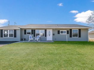 20 Shadetree Ln, Levittown, PA 19055