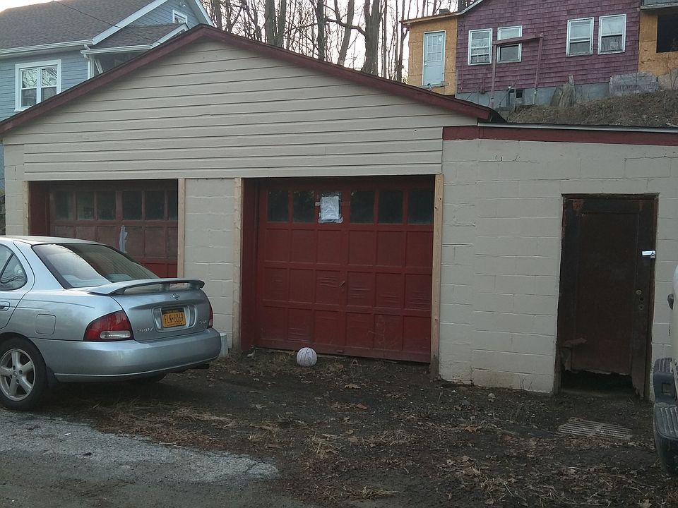 2nd image of 14 Crescent Hill Dr