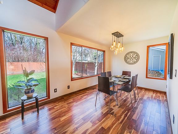 5th image of 2235 SW Marigold St