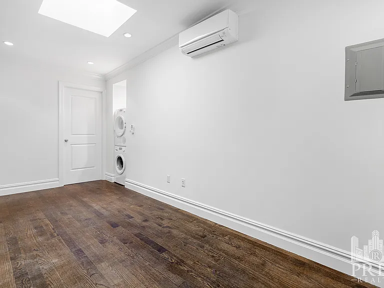 329 E 10th St #10 — Photo 3