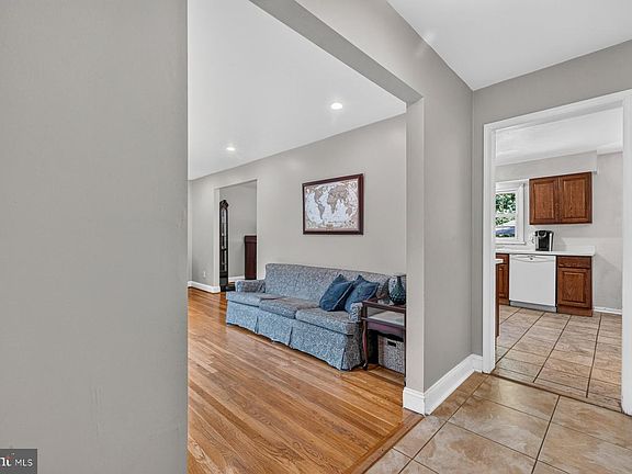 4th image of 14020 Castlebar Dr