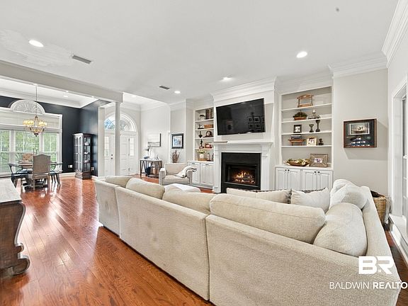 4th image of 305 Bristol Way