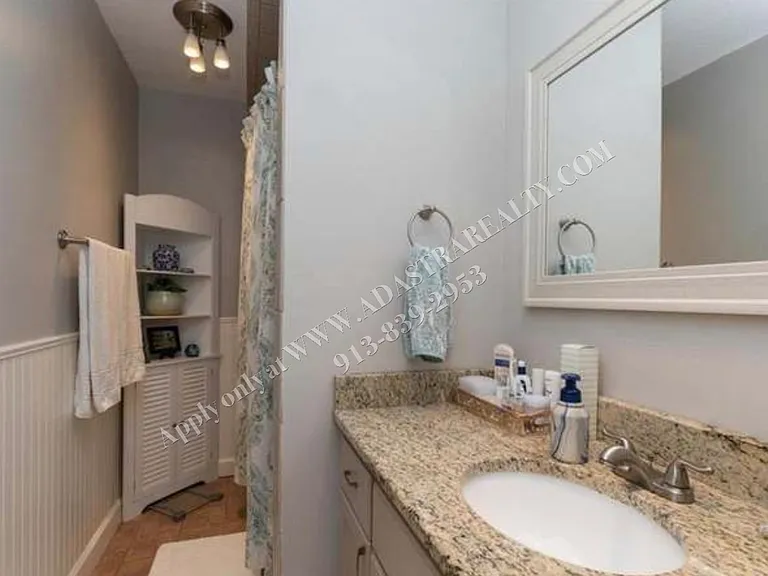 621 N Cedar St — Photo 5