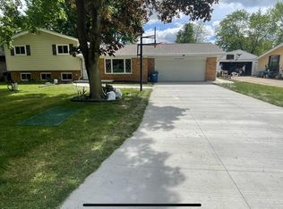 2781 Grant Dr, Ann Arbor, MI 48108