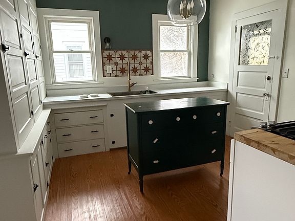 5th image of 35 Lincoln Ave #2
