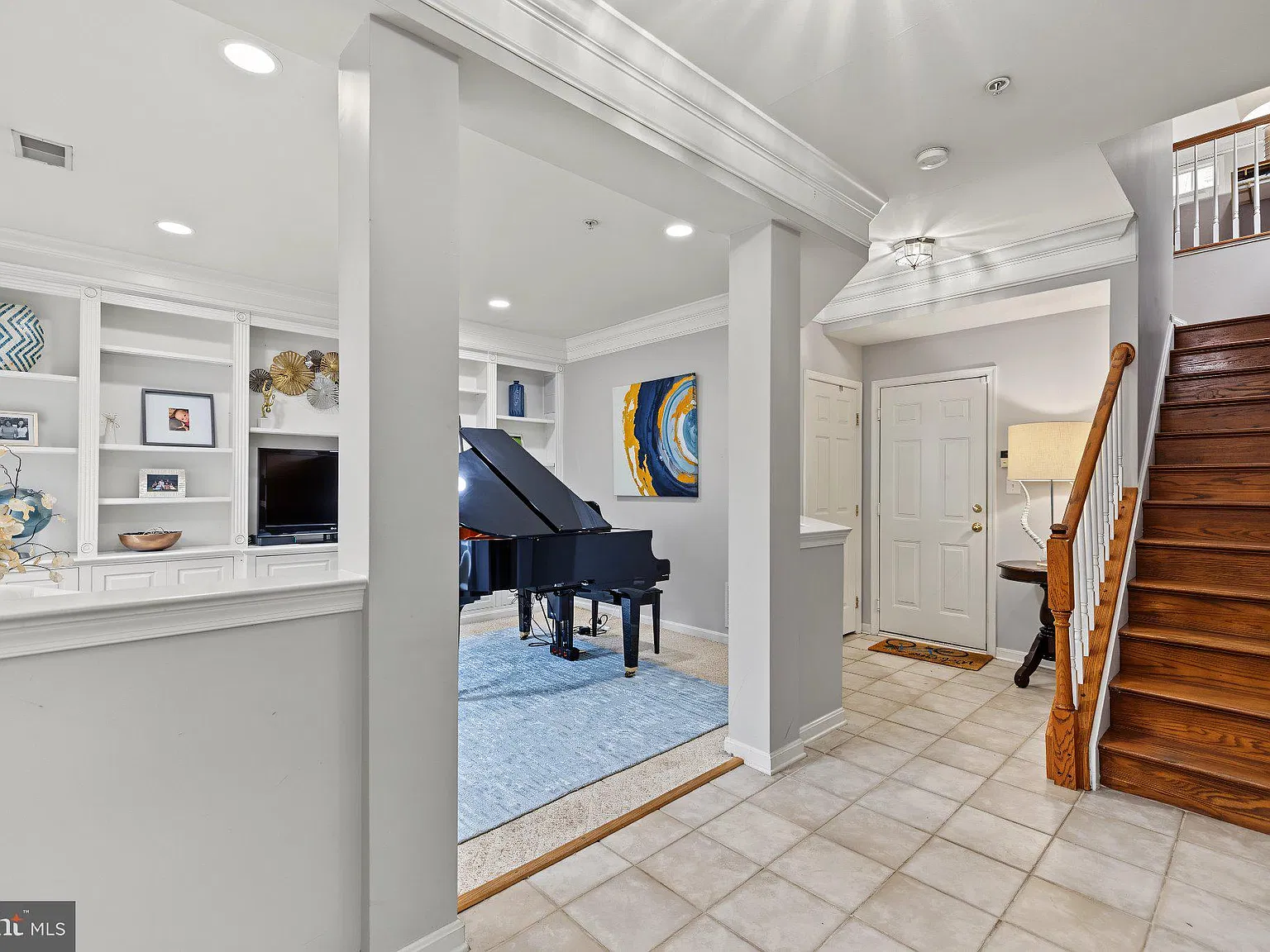 3 bed, 3.5 bath, 2400 sqft, $4,200 — Photo 3