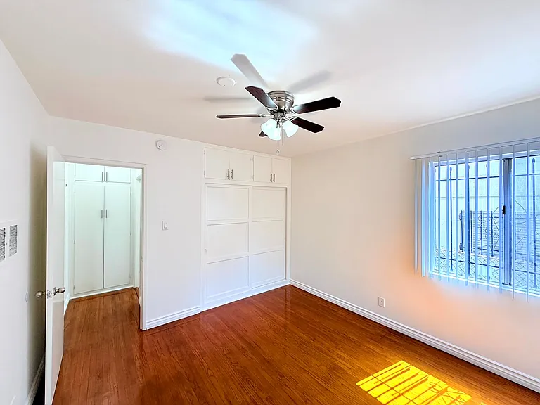 4948 Rosewood Avenue — Photo 9