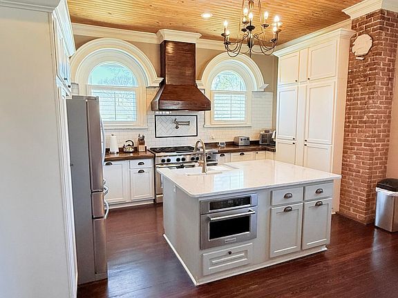 4th image of 318 W Chestnut St