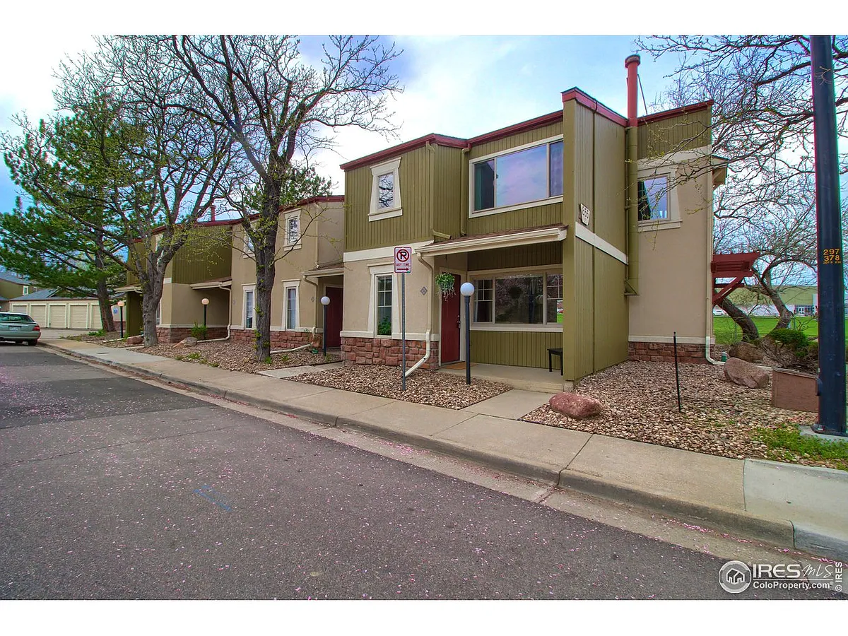 Building Photo - 855 W Moorhead Cir