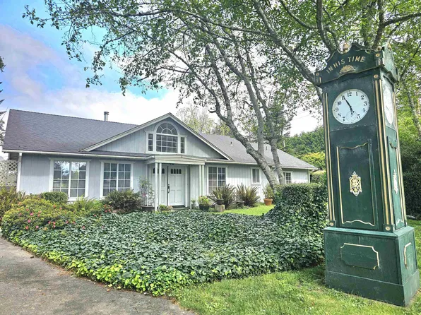 100 Vipond Dr, Crescent City, CA 95531
