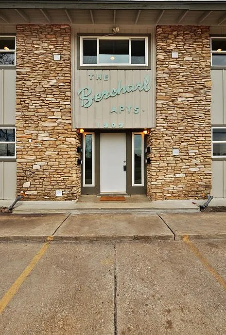 2 bed, 850 sqft, $1,750 — Photo 2