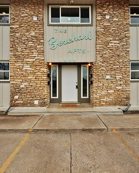 1909 Leona St #202 — Photo 2
