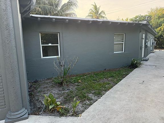 4th image of 2739 Lincoln Street