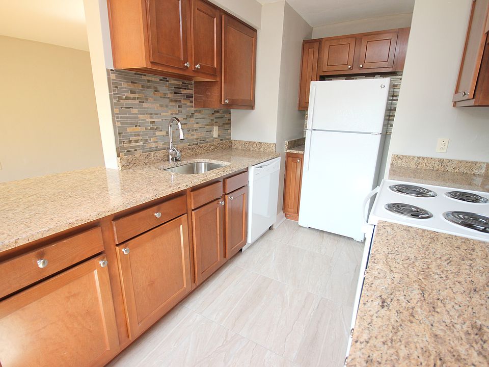 Hardwood 2 Bedroom