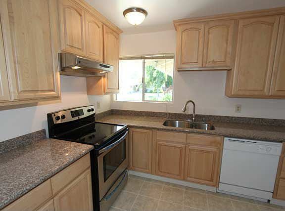 3rd image of 48320 Cottonwood St