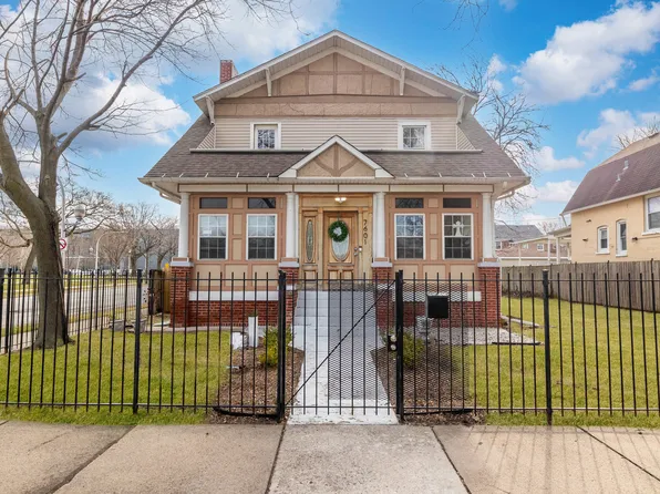 7601 S Bennett Ave, Chicago, IL 60649