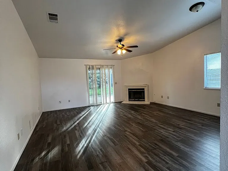 1720 N Woodland St — Photo 4