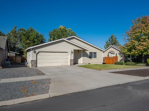 3336 NE Hoona Dr, Bend, OR 97701