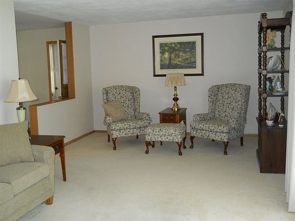 3rd image of 2275 S Hawthorne Park Dr